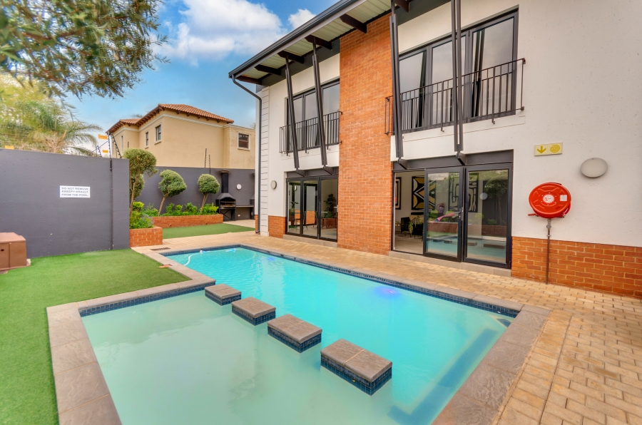 To Let 2 Bedroom Property for Rent in Bryanston Gauteng