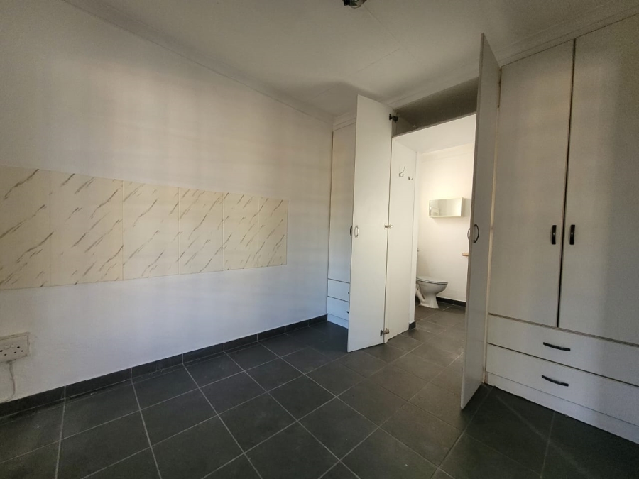 To Let 1 Bedroom Property for Rent in Greenhills Gauteng