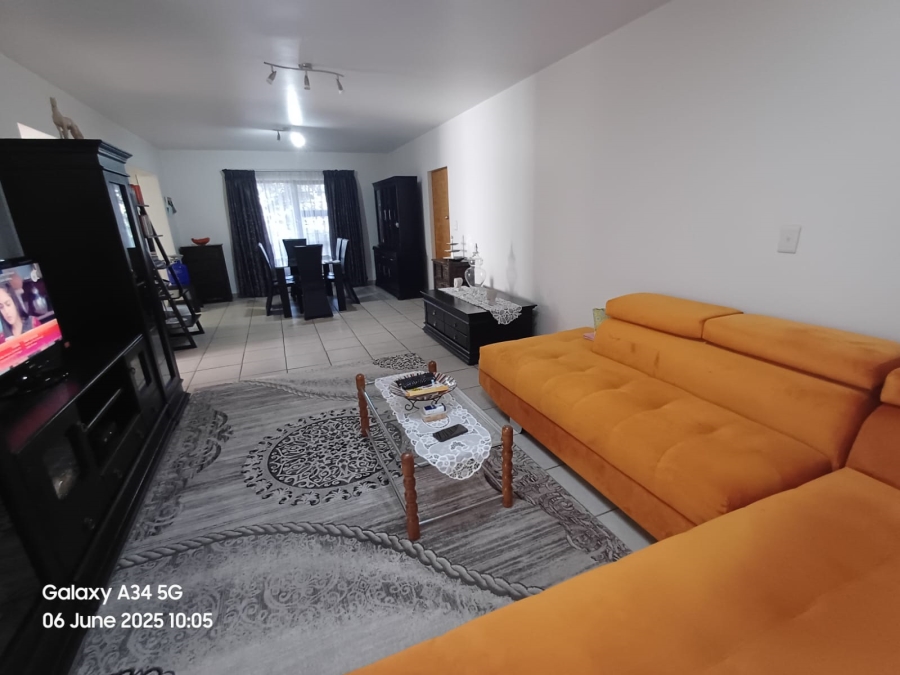 2 Bedroom Property for Sale in Honeydew Gauteng