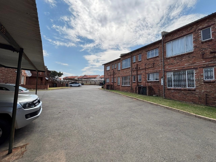 2 Bedroom Property for Sale in Groblerpark Gauteng