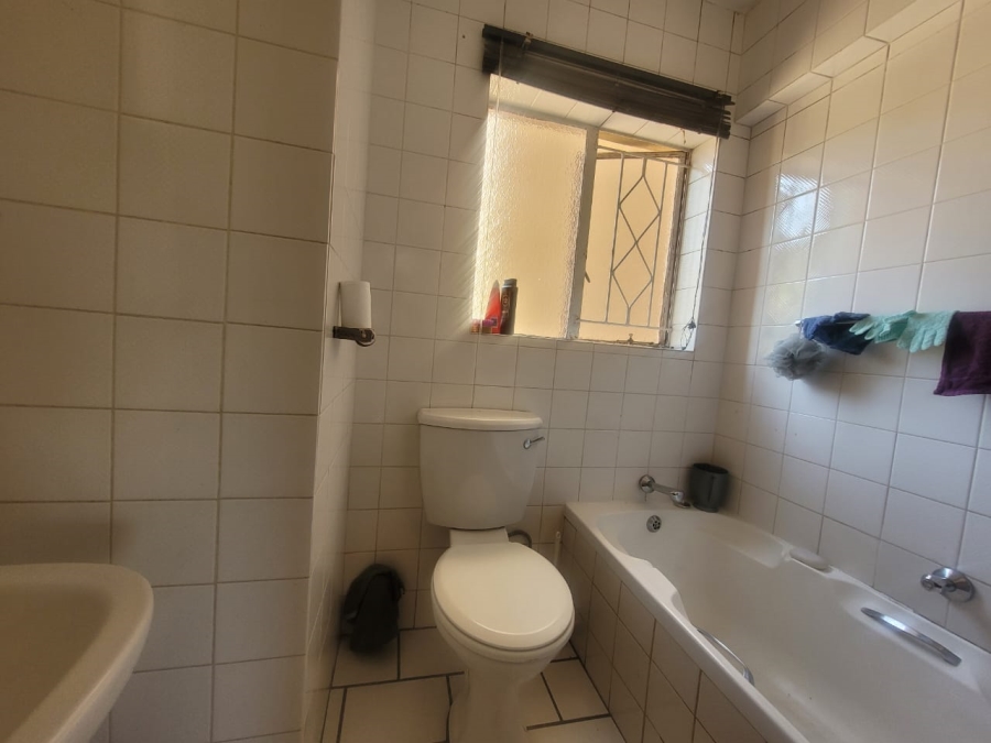 2 Bedroom Property for Sale in Helderkruin Gauteng