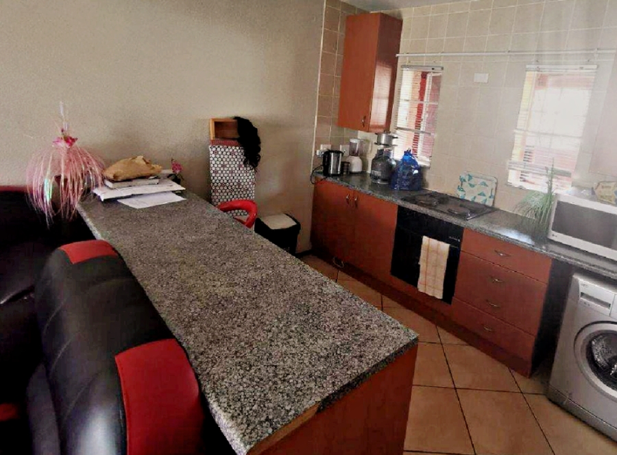 2 Bedroom Property for Sale in Kimbult A H Gauteng