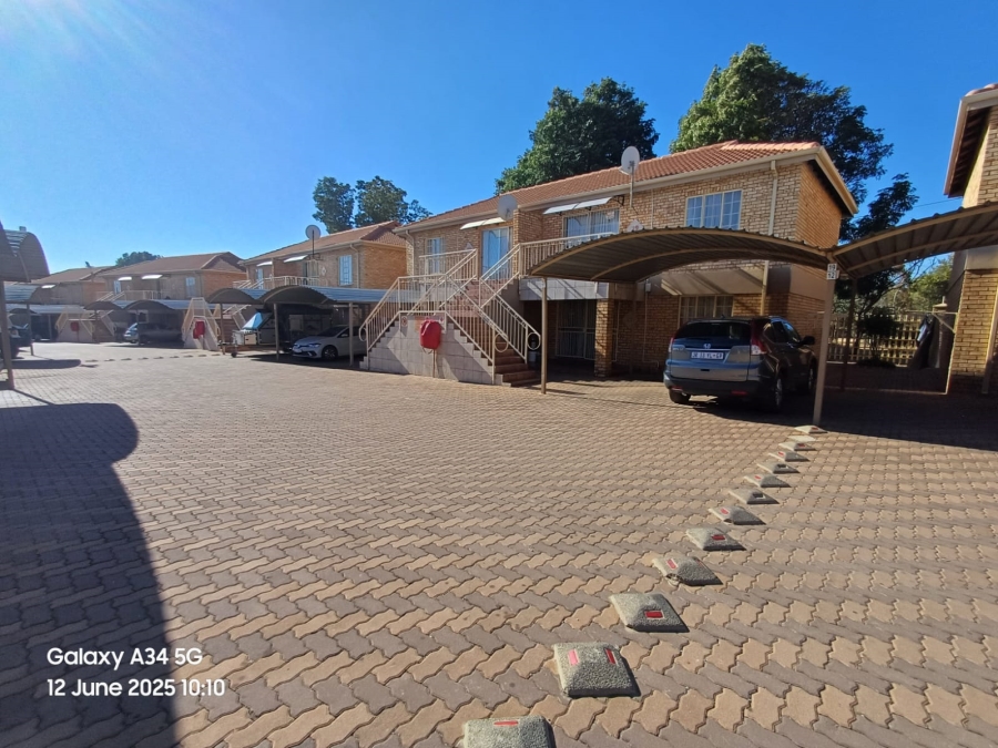 2 Bedroom Property for Sale in Helikonpark Gauteng