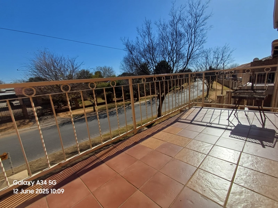 2 Bedroom Property for Sale in Helikonpark Gauteng