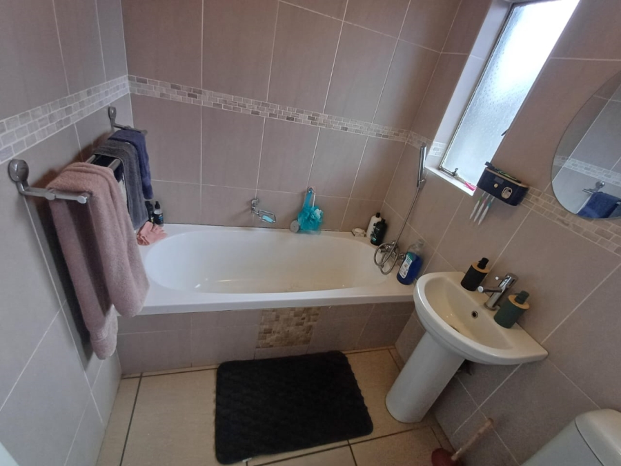 4 Bedroom Property for Sale in Lindhaven Gauteng