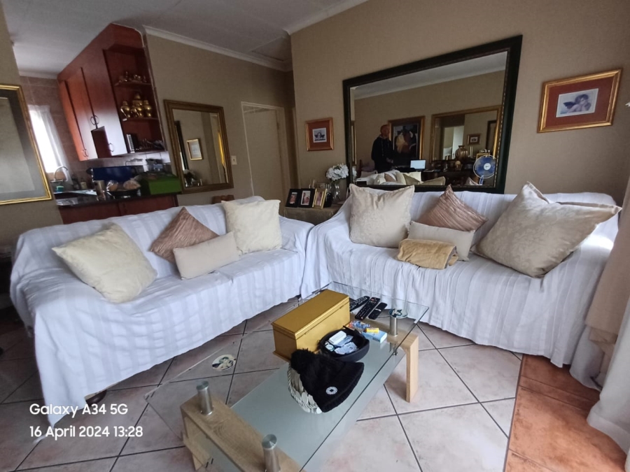 2 Bedroom Property for Sale in Wilgeheuwel Gauteng
