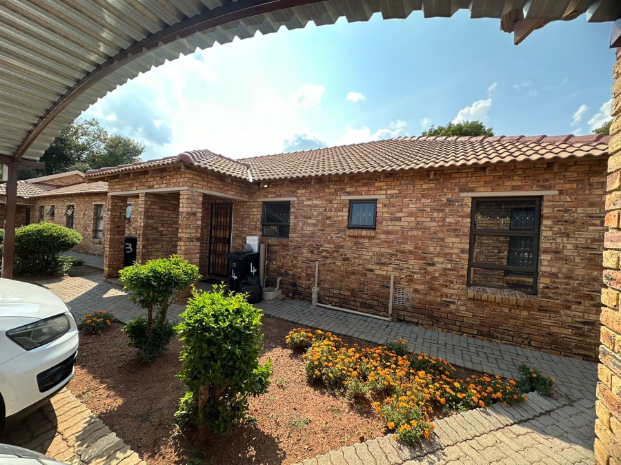 2 Bedroom Property for Sale in Groblerpark Gauteng
