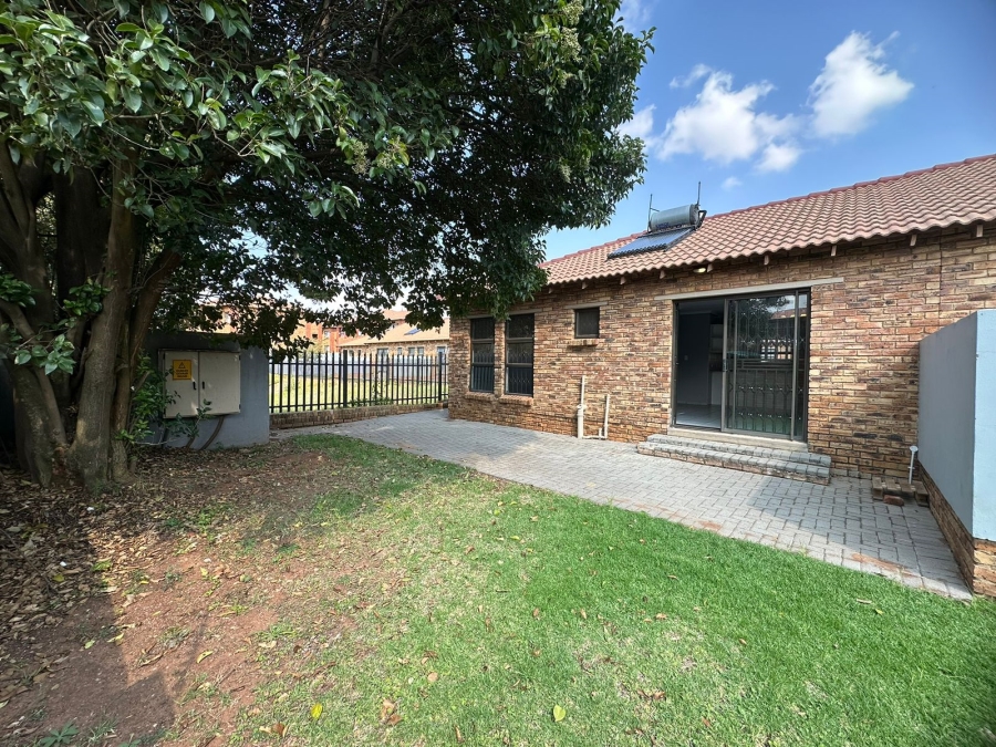 2 Bedroom Property for Sale in Groblerpark Gauteng