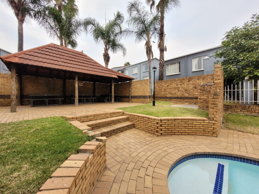 2 Bedroom Property for Sale in Radiokop Gauteng