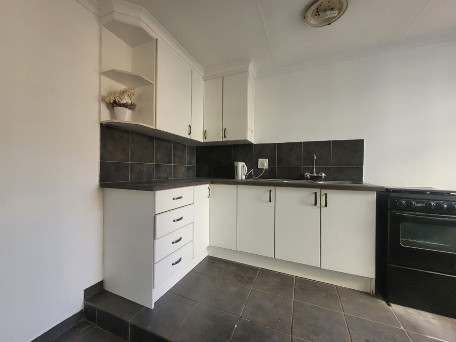 To Let 1 Bedroom Property for Rent in Greenhills Gauteng