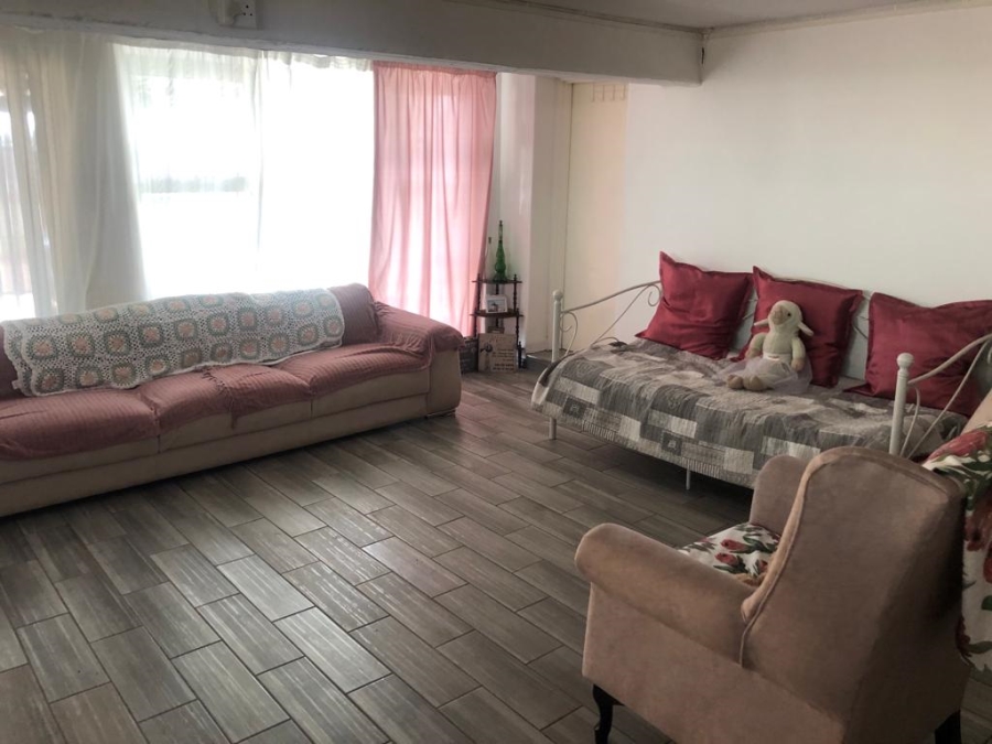 To Let 1 Bedroom Property for Rent in Kenmare Gauteng