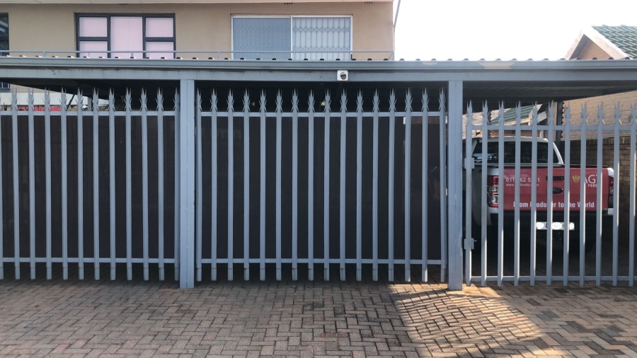 To Let 1 Bedroom Property for Rent in Kenmare Gauteng
