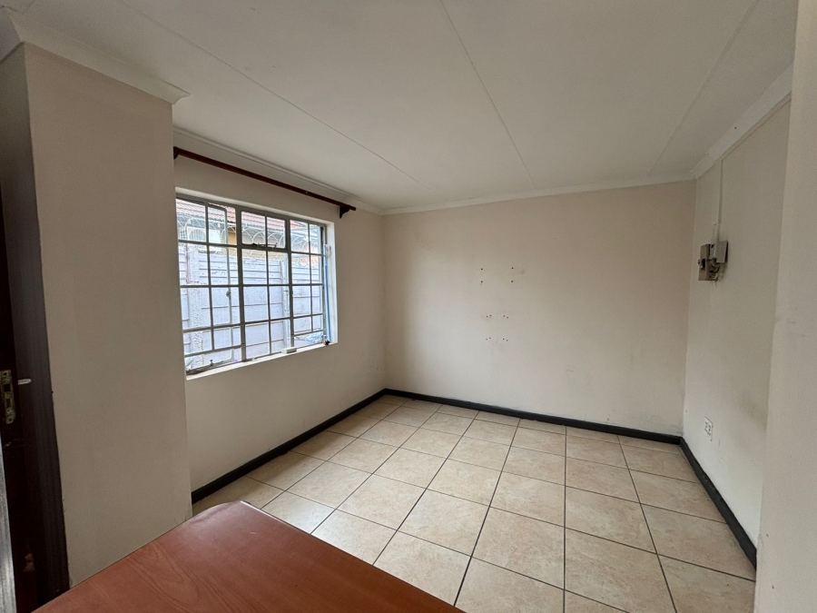 To Let 1 Bedroom Property for Rent in Horison Gauteng