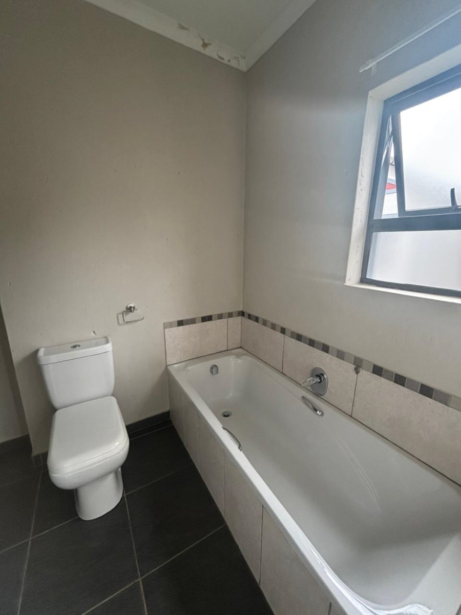 2 Bedroom Property for Sale in Honeydew Gauteng