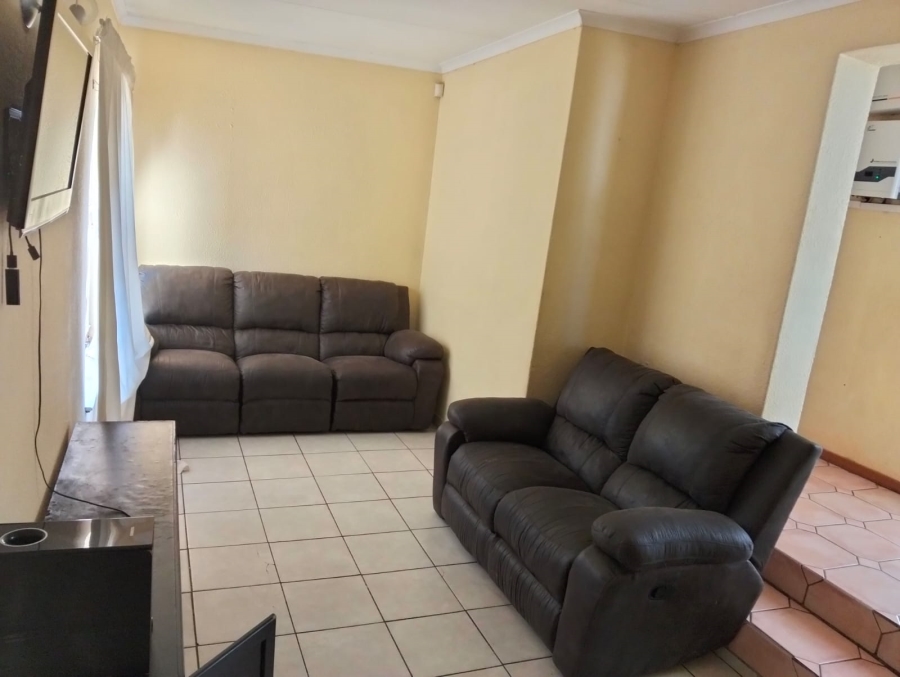To Let 4 Bedroom Property for Rent in Glen Marais Gauteng