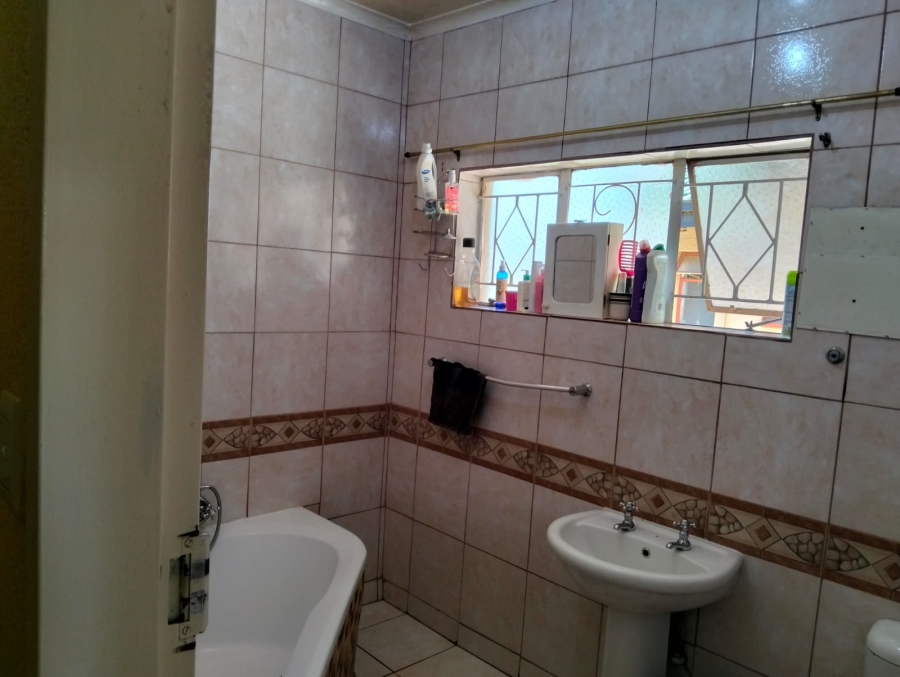 To Let 4 Bedroom Property for Rent in Glen Marais Gauteng