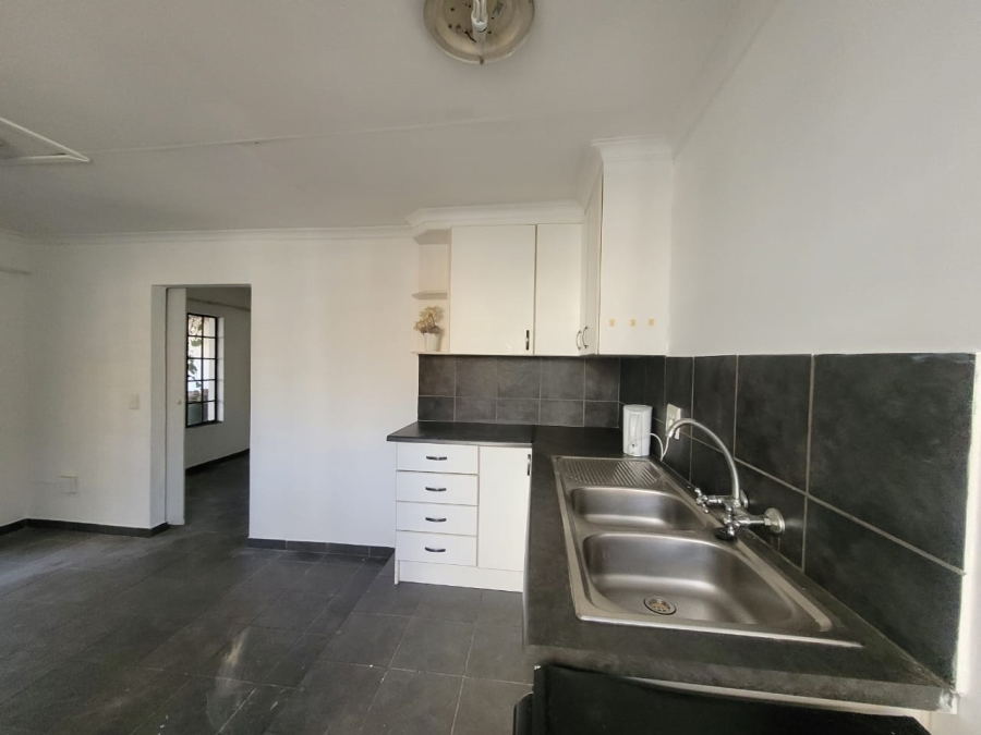 To Let 1 Bedroom Property for Rent in Greenhills Gauteng