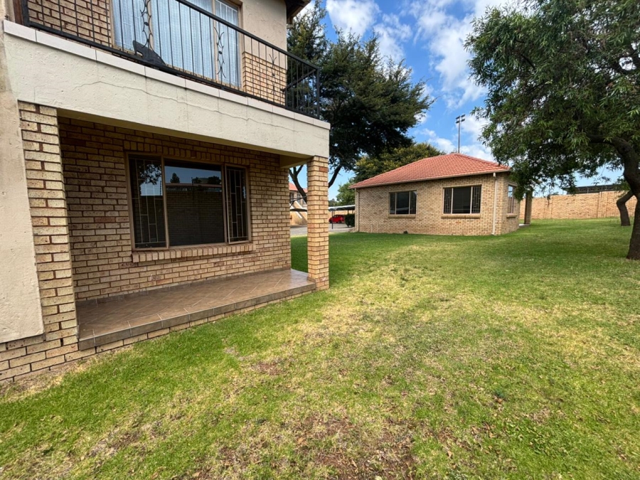2 Bedroom Property for Sale in Groblerpark Gauteng