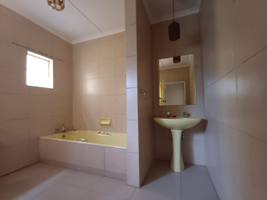 4 Bedroom Property for Sale in Noordheuwel Gauteng