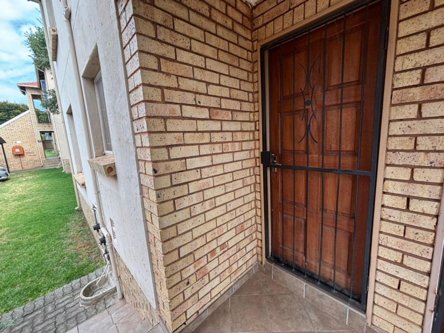 2 Bedroom Property for Sale in Groblerpark Gauteng
