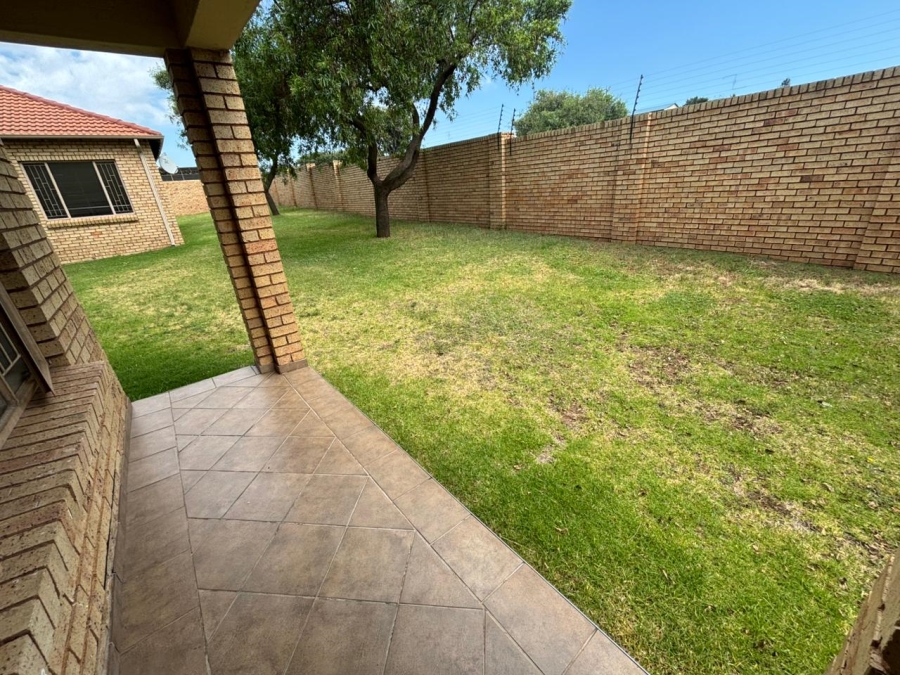 2 Bedroom Property for Sale in Groblerpark Gauteng