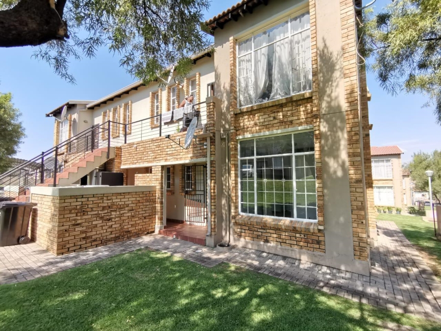 2 Bedroom Property for Sale in Laser Park Gauteng