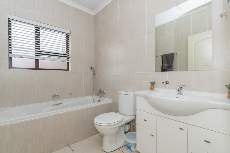 3 Bedroom Property for Sale in Edenvale Central Gauteng