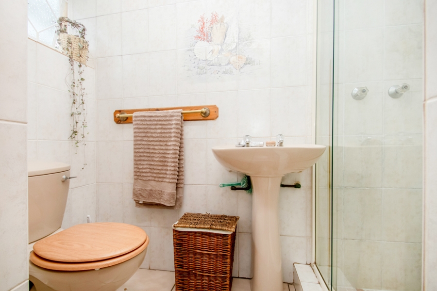 4 Bedroom Property for Sale in Wilro Park Gauteng