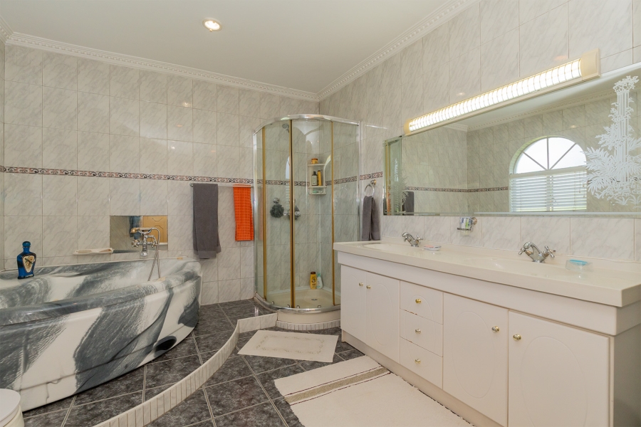 5 Bedroom Property for Sale in Dalpark Gauteng