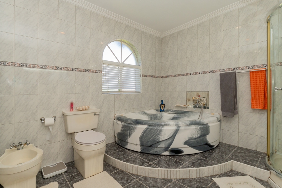 5 Bedroom Property for Sale in Dalpark Gauteng