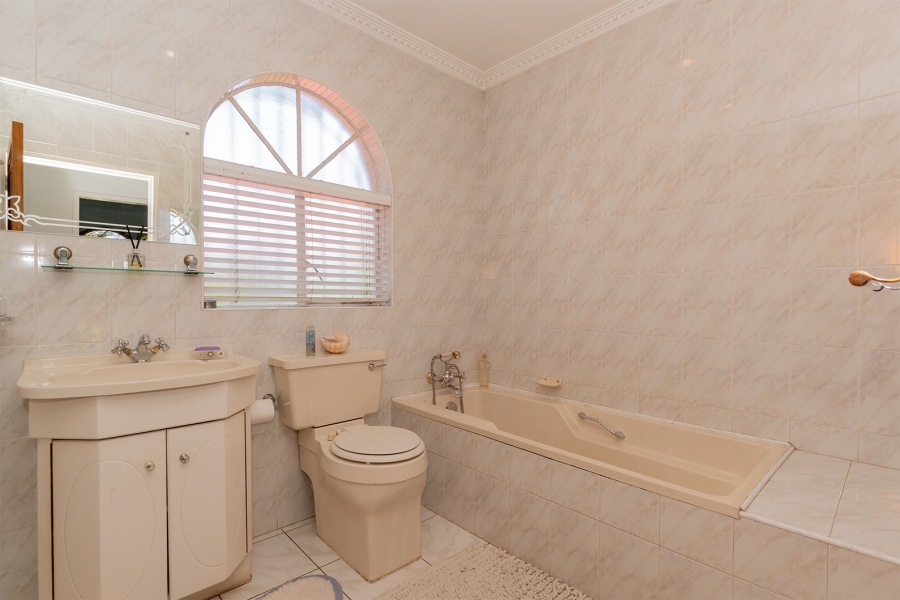 5 Bedroom Property for Sale in Dalpark Gauteng