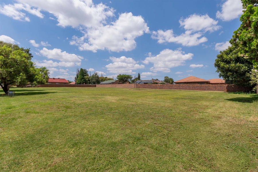 5 Bedroom Property for Sale in Dalpark Gauteng