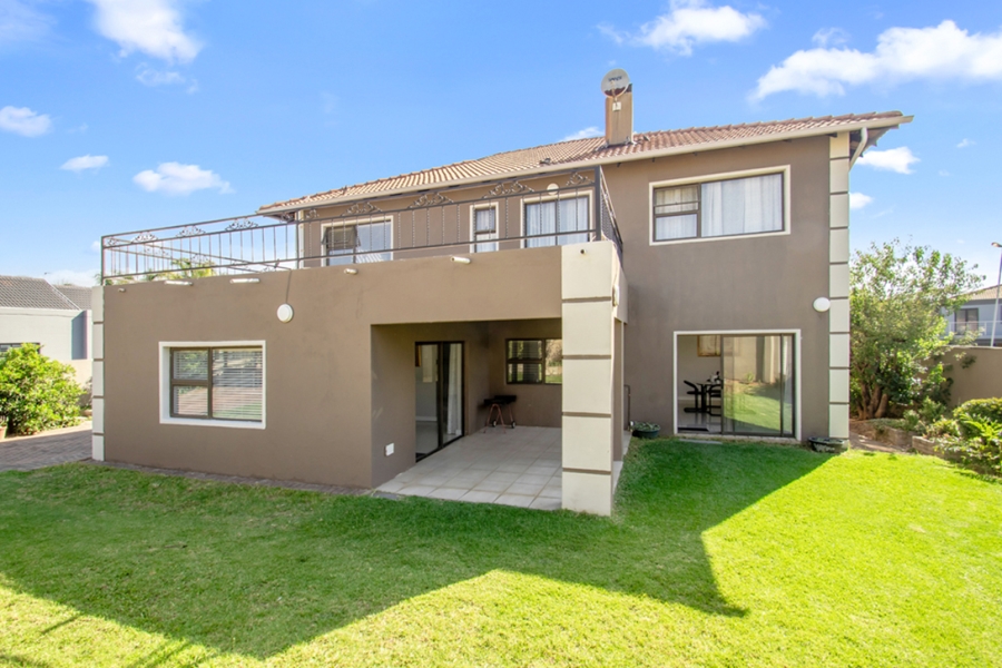 4 Bedroom Property for Sale in Wilgeheuwel Gauteng
