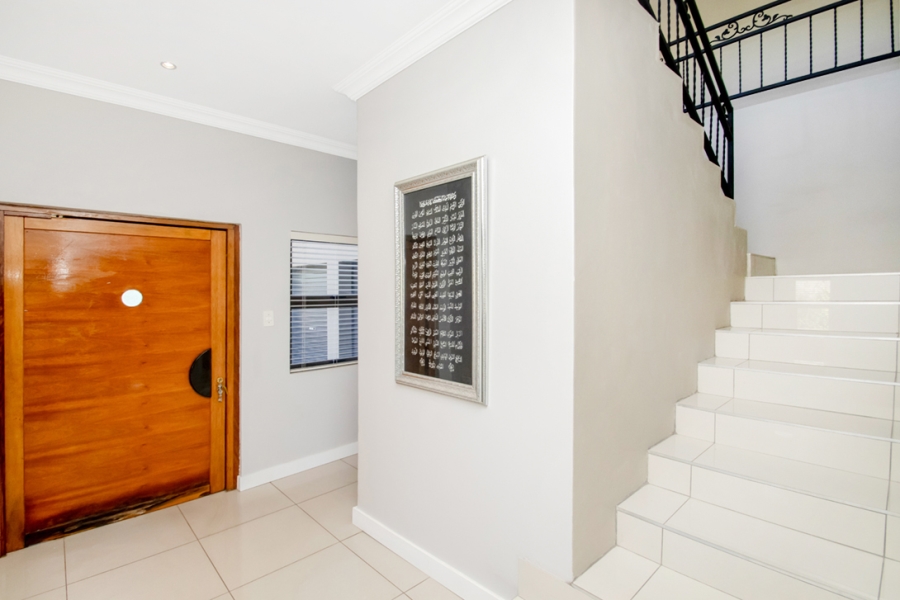 4 Bedroom Property for Sale in Wilgeheuwel Gauteng