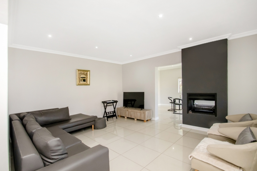 4 Bedroom Property for Sale in Wilgeheuwel Gauteng