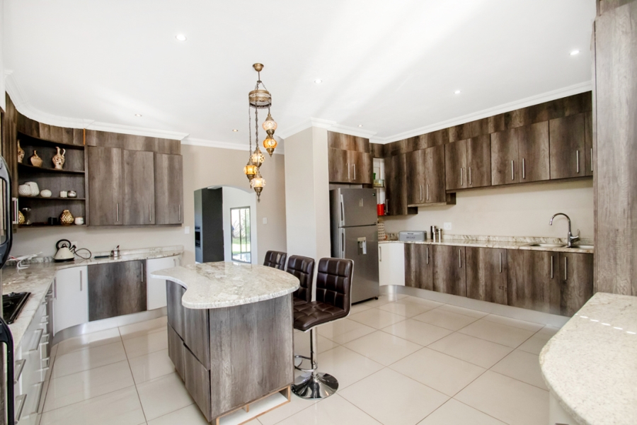 4 Bedroom Property for Sale in Wilgeheuwel Gauteng