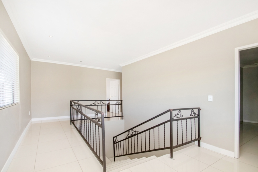 4 Bedroom Property for Sale in Wilgeheuwel Gauteng