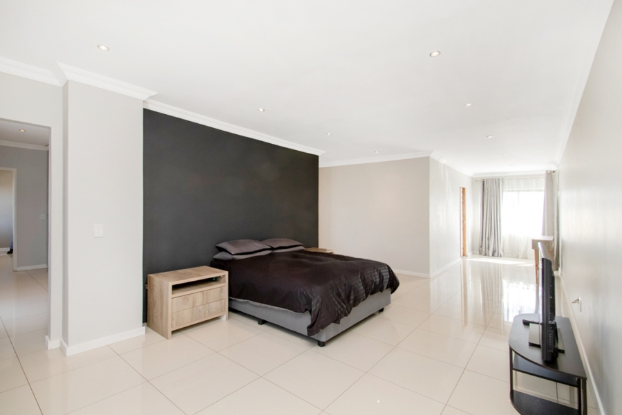 4 Bedroom Property for Sale in Wilgeheuwel Gauteng