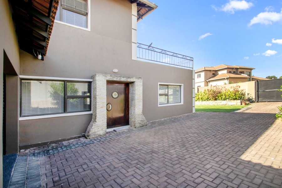 4 Bedroom Property for Sale in Wilgeheuwel Gauteng