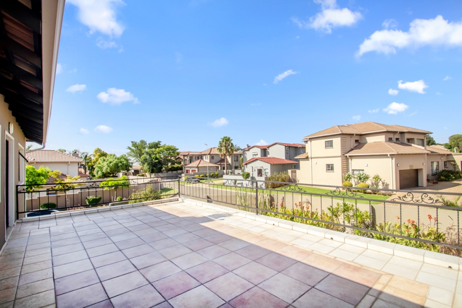 4 Bedroom Property for Sale in Wilgeheuwel Gauteng