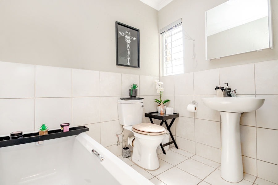 3 Bedroom Property for Sale in Wilgeheuwel Gauteng