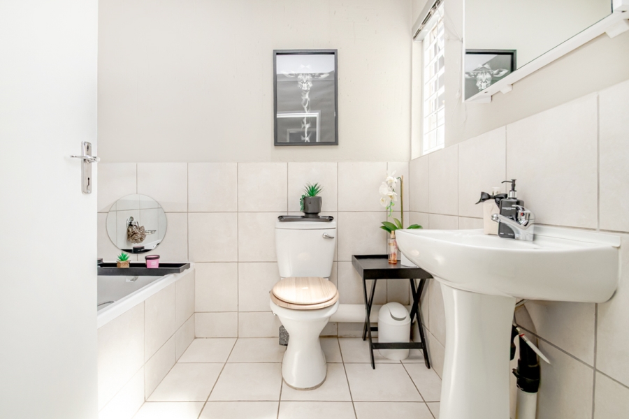 3 Bedroom Property for Sale in Wilgeheuwel Gauteng