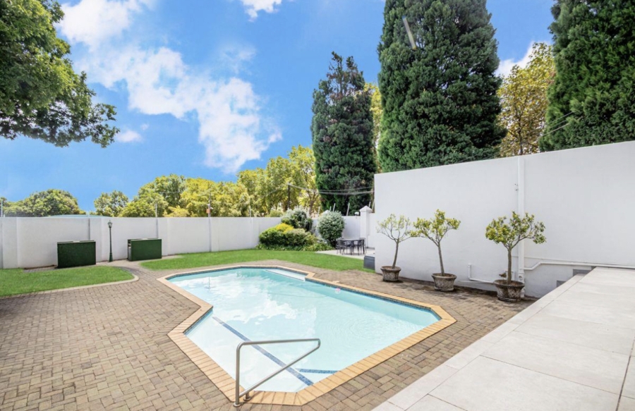 2 Bedroom Property for Sale in Dunkeld West Gauteng