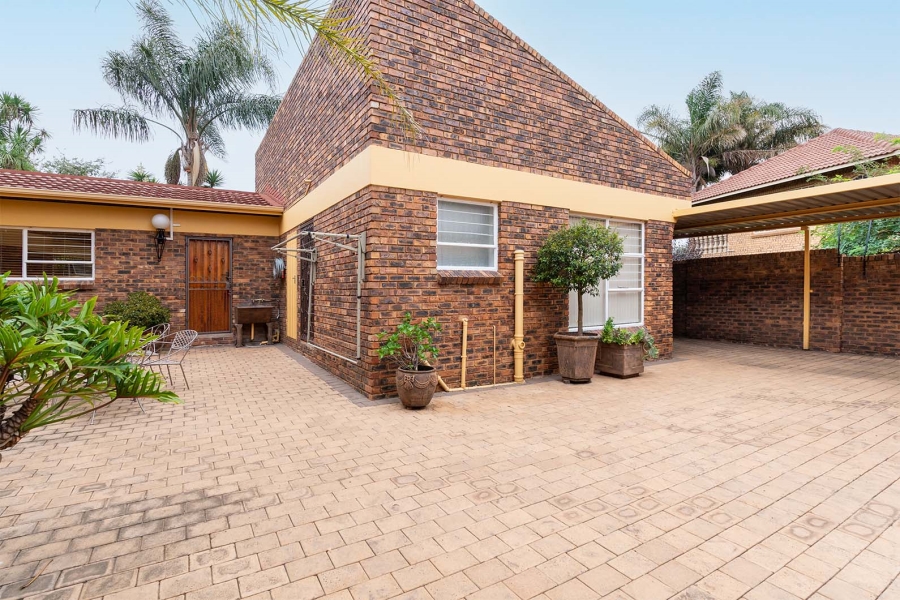 4 Bedroom Property for Sale in Kenleaf Gauteng