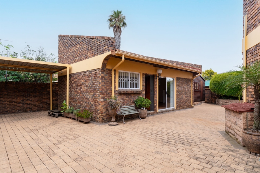4 Bedroom Property for Sale in Kenleaf Gauteng