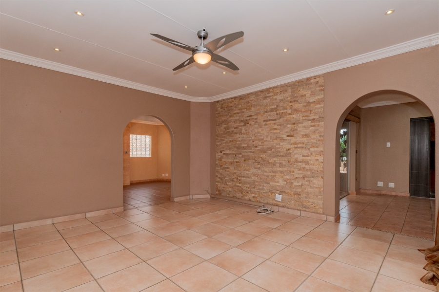 4 Bedroom Property for Sale in Kenleaf Gauteng