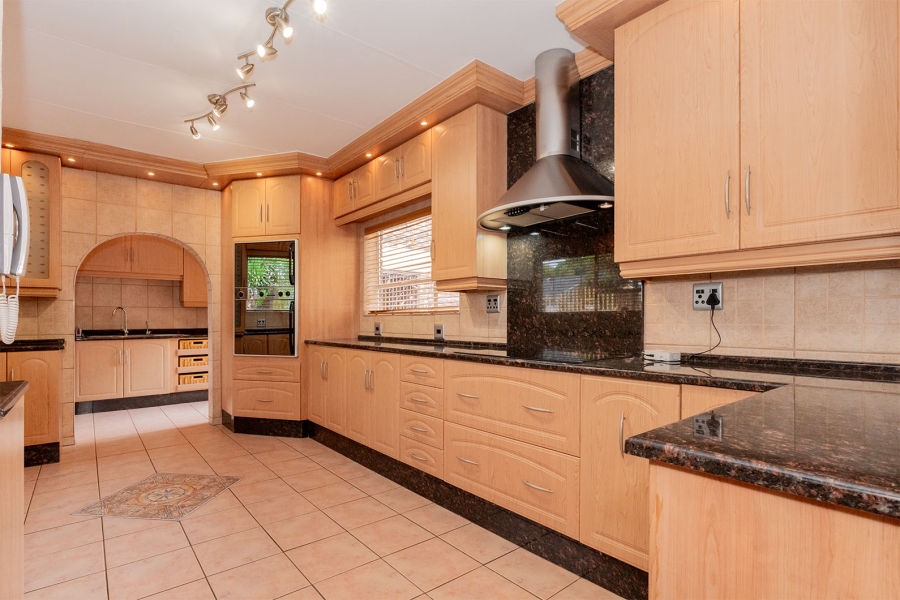 4 Bedroom Property for Sale in Kenleaf Gauteng