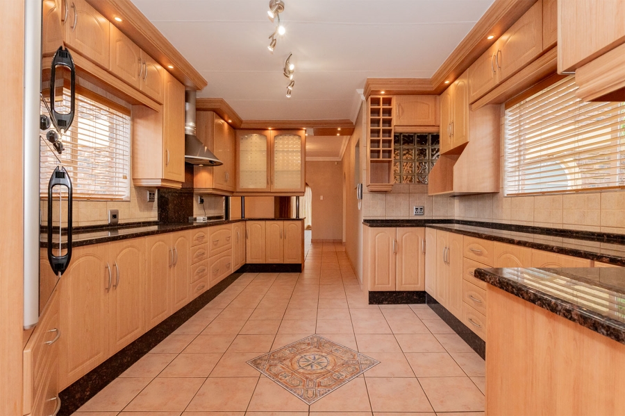 4 Bedroom Property for Sale in Kenleaf Gauteng