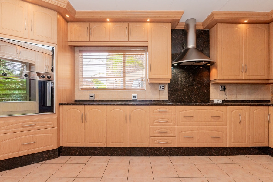 4 Bedroom Property for Sale in Kenleaf Gauteng