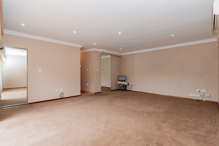 4 Bedroom Property for Sale in Kenleaf Gauteng